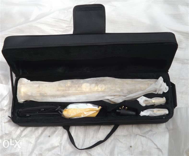 Saxofone soprano dourado velho marca Karl Glaser