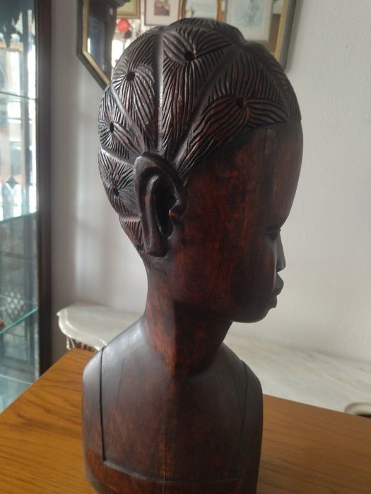 Busto Africano  , origem de Angola talvez da década de 60