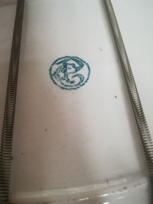 Travessa oval muito antiga ótima para quem gosta de antiguidade