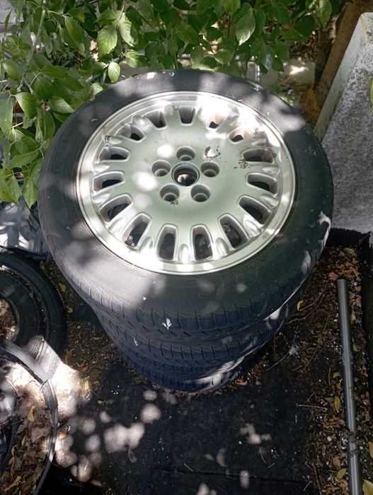 Jantes 5x100 com pneus em estado razoável