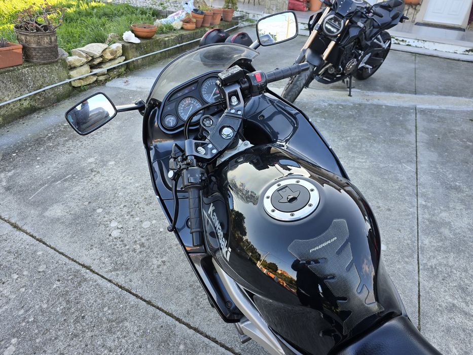 Kawazaki zzr 600   29mil kms