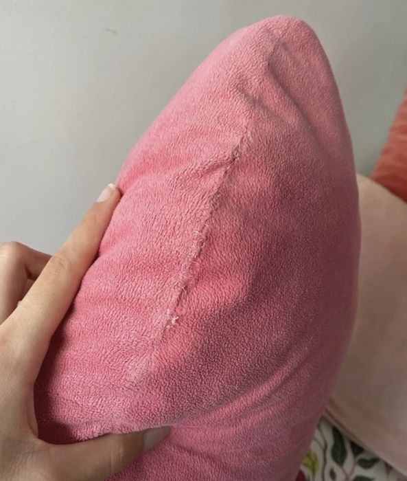 Almofada Ikea formato de lábio