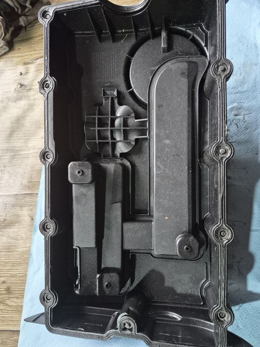 Pokrywa zaworów vw audi 2.0 tdi