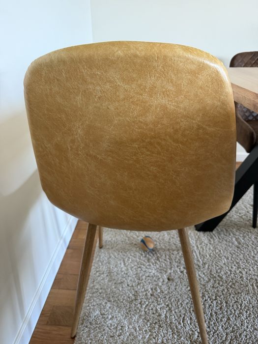 Conjunto de 4 cadeiras forradas a pele novas