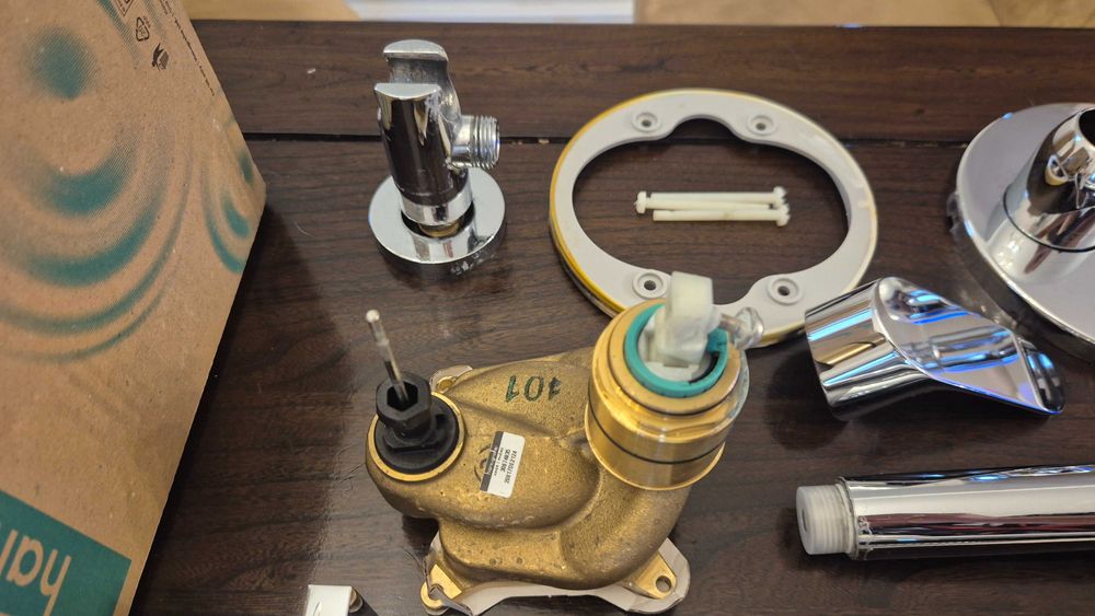 Bateria Hansgrohe – głowica, element zewnętrzne, akcesoria prysznicowe