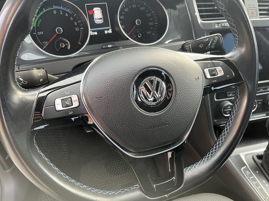 Volkswagen E-golf 35.8кВ