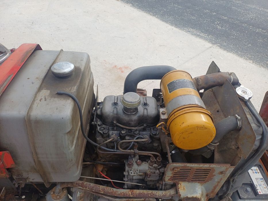 Trator Massey Fergunson 220 (com avaria)