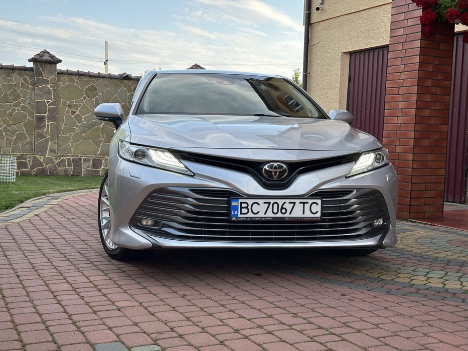 Тойота Camry офіційна Premium