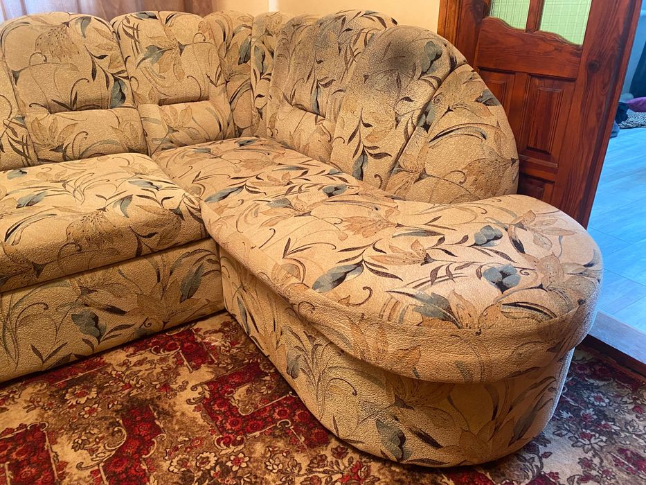 Кутовий диван та крісло