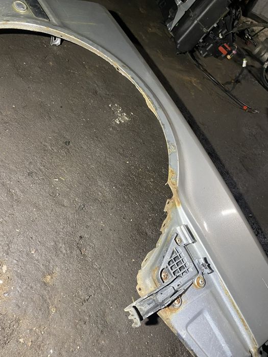 Błotnik przód prawy Audi 80 B4