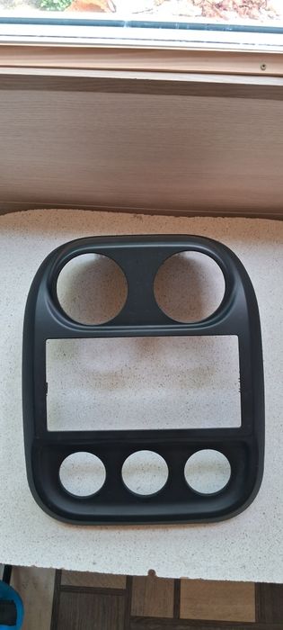 Панель рамка магнітоли Jeep Patriot, Compass