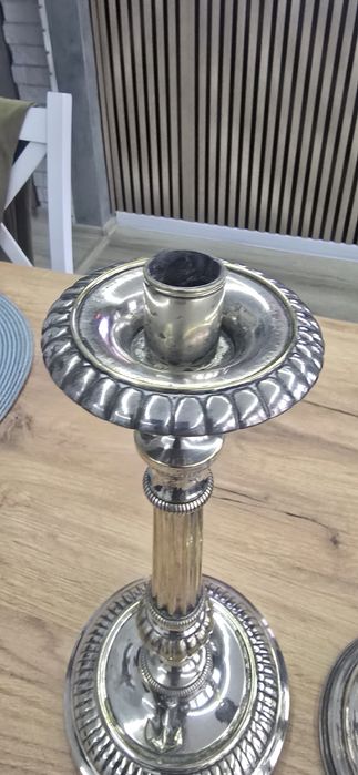 Dwa piekne świeczniki