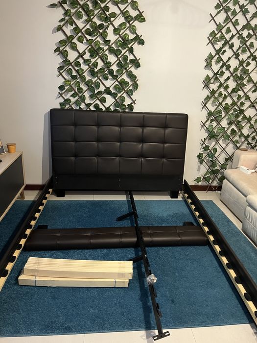 Cama de casal 140x190 + 2 mesas de cabeceira