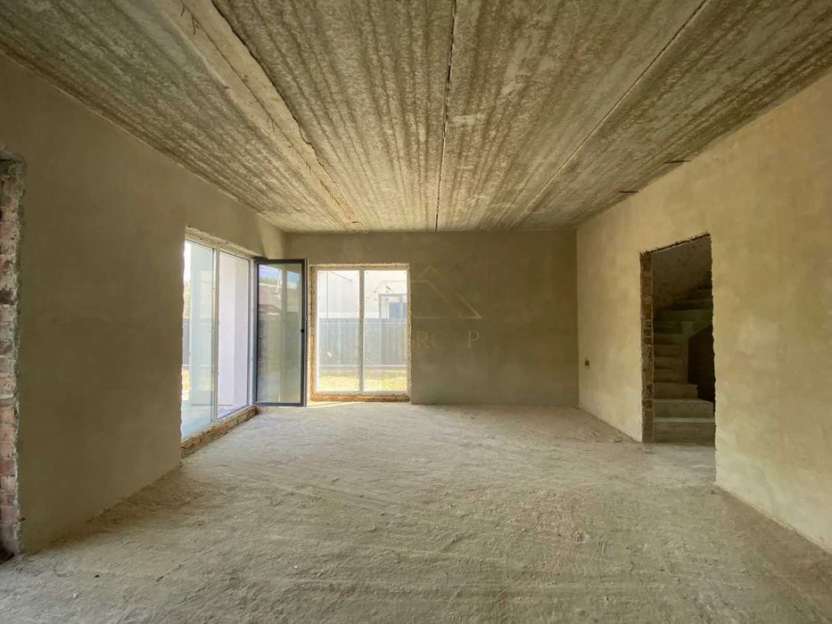 Продаж ЗДАНОГО та готового до ремонту БОКОВОГО таунхауса 136м2