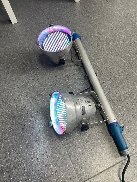 leds par 56 conjunto com poste se suporte e ligacao eletrica incluido