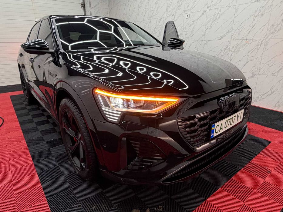 8
Audi Q8 e-tron 2023