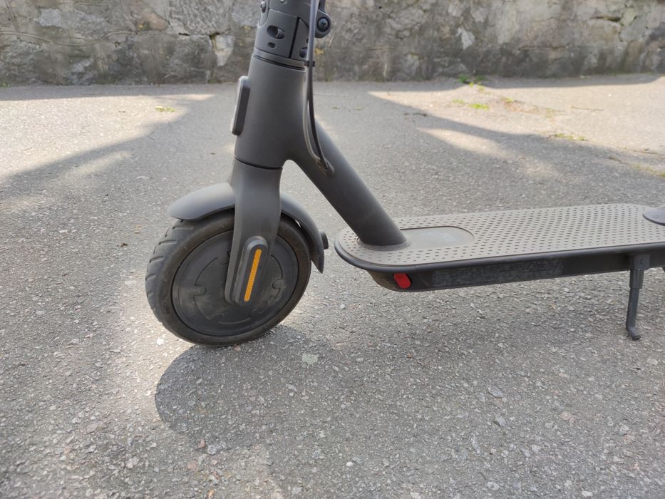 Електросамокат Xiaomi Mi Electric Scooter Essential Black