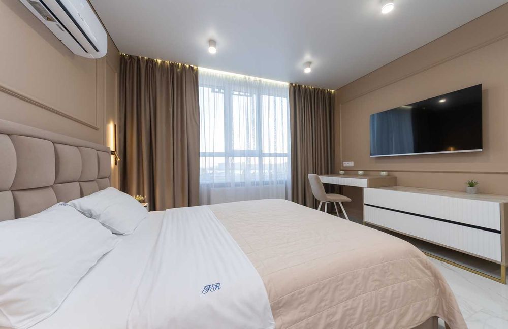 Подобово - люкс-апартаменти з видом на місто, у будинку з Генератором.