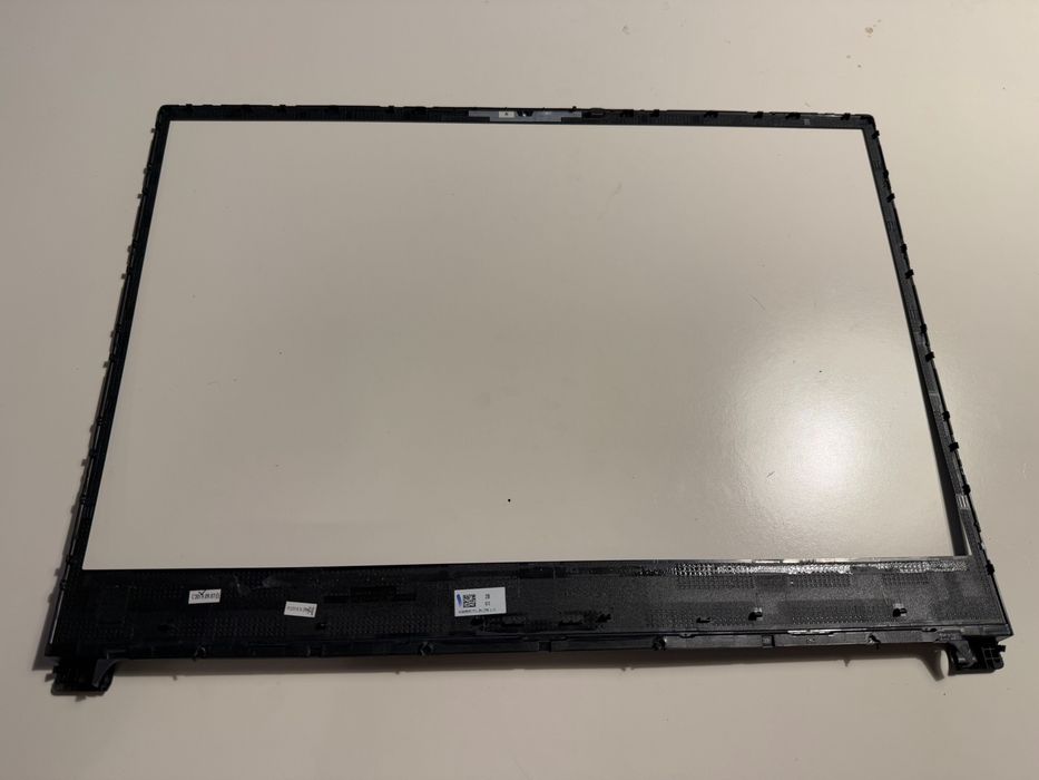 Asus ProArt Studiobook W700: Ramka / Obudowa matrycy 17"