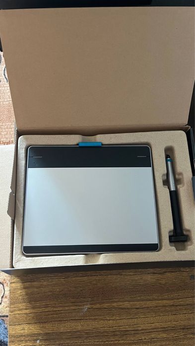 Wacom intuos pen and touch (cth-480 S)