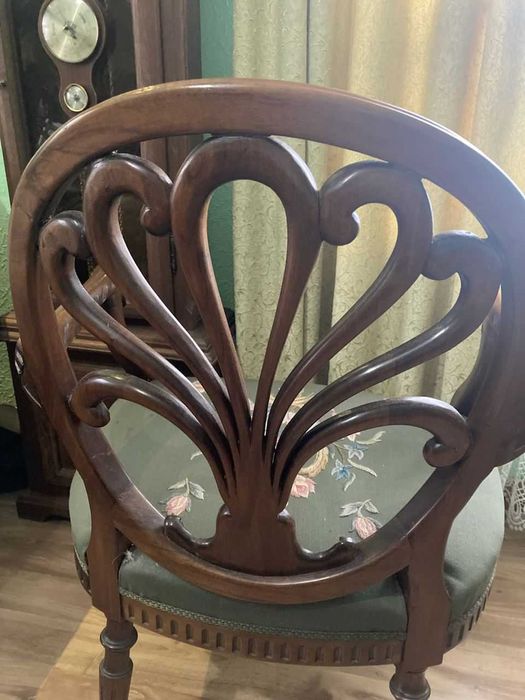 Крісло з породи дерева горіх антикварне