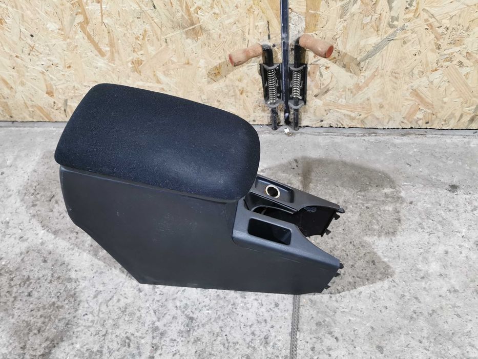 Подлокотник Toyota Auris 07-13г Разборка