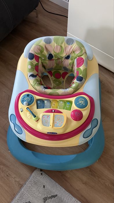 Chodzik Chicco Dj