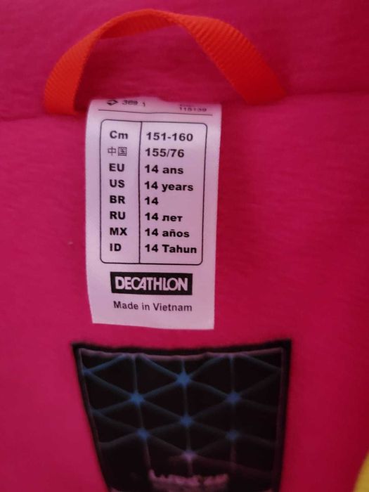 Casaco de neve rosa com capuz para criança