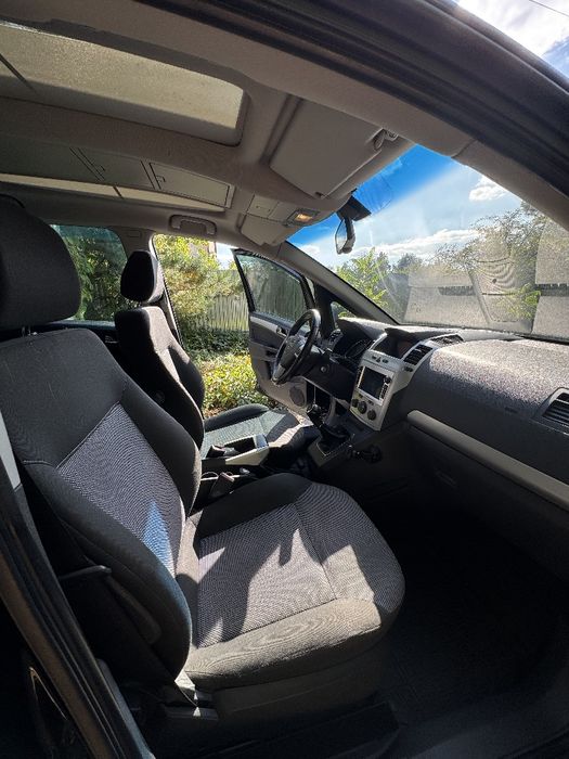 Продається автомобіль Опель ZAFIRA B