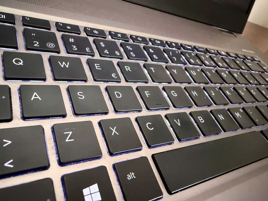 Zbook Studio G5|15.6" FulHD|i7-8850H|32Gb Ram|Ssd 1TB|Quadro P1000 4Gb