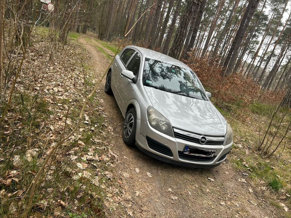 Opel Astra III H -1.7 Isuzu 5 drzwi sprawna wsiadać i jechać