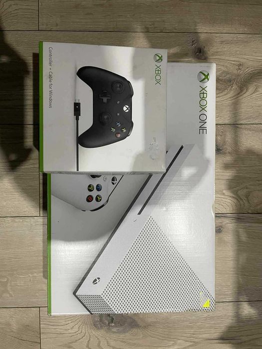 Konsola XBOX ONE S + pad