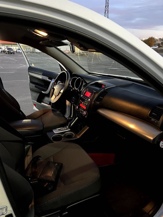 Продаж автомобіля Kia Sorento