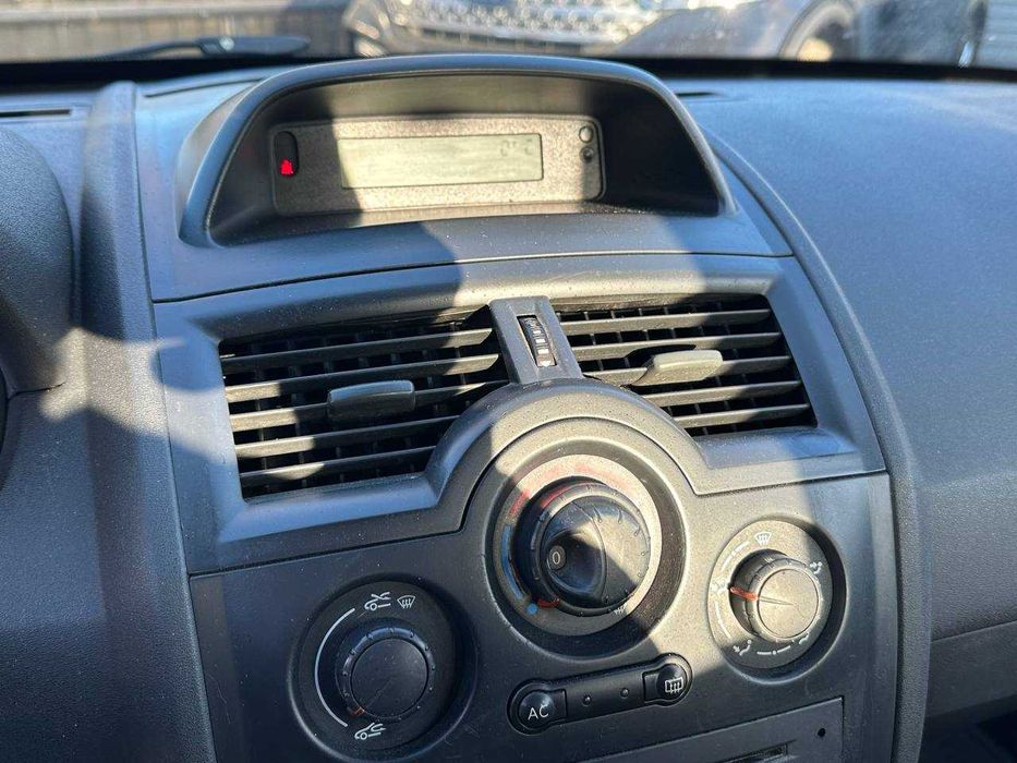 Renault Megane 2006 1.4 Бензин МКПП