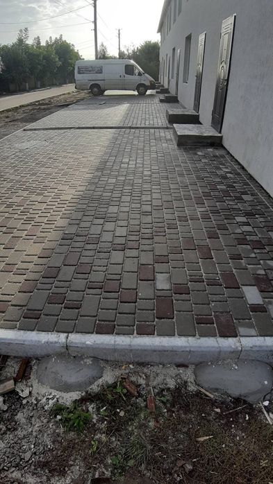 Укладання тротуарної плитки. Укладка тротуарной плитки. Доступні ціни!