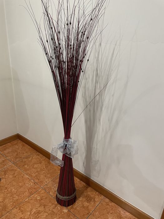 Arranjo preto e vermelho 1,40 de altura