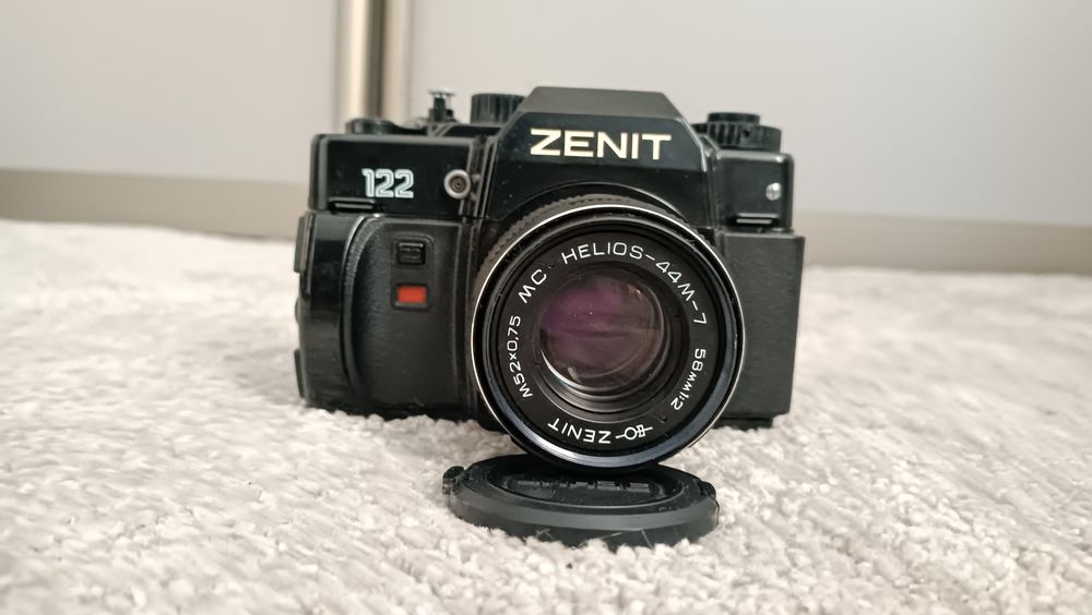 Фотоапарат з чохлом