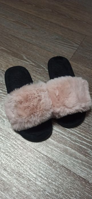 Продам меховые тапули