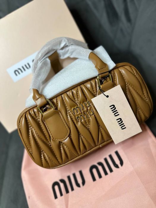 Сумочка в стилі miumiu