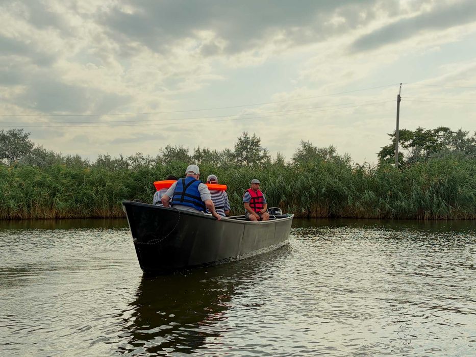 Ударостійкий рибальський човен довжиною 7,5 м з HDPE