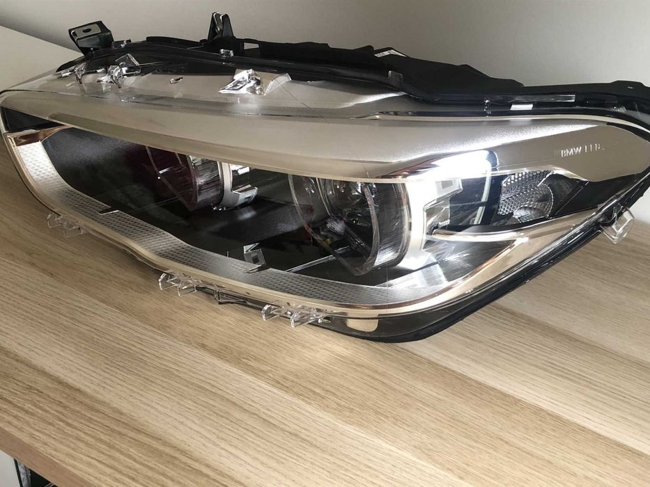 Farol  BMW Série 1 F20/F21  - Série 2 F22/F23 - 2015 - 2019
