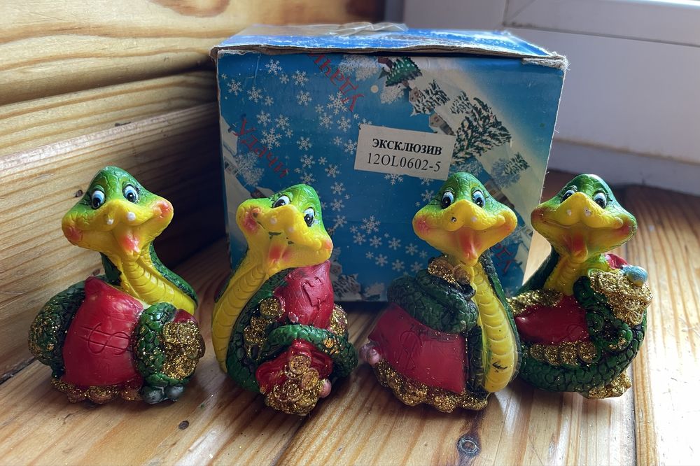 Статуэки Змеи 2025