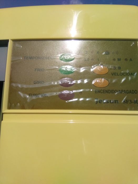 Climatizador como novo com comando à distância.