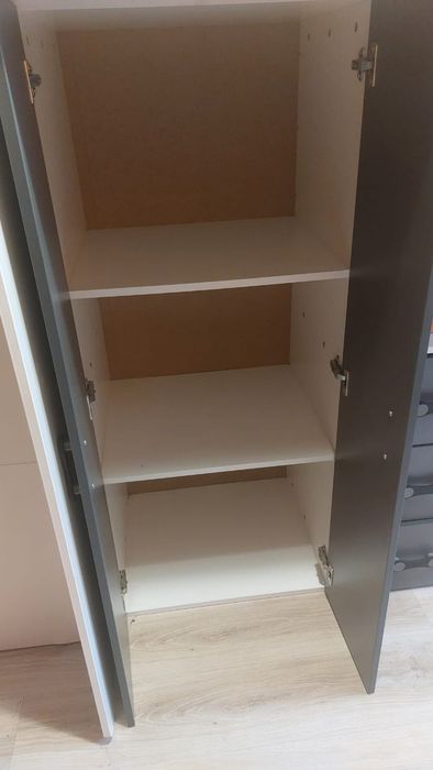 Łóżko z biurkiem i szafą