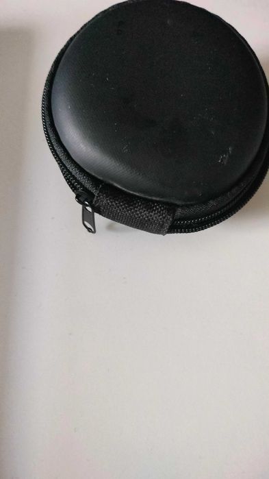 Etui na słuchawki.