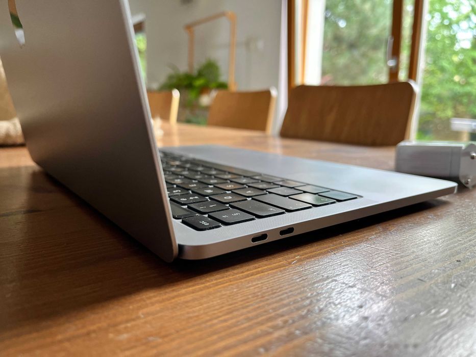MacBook Pro 13 2020 | i7 | 16GB RAM | 512GB SSD | 4x Thunderbolt