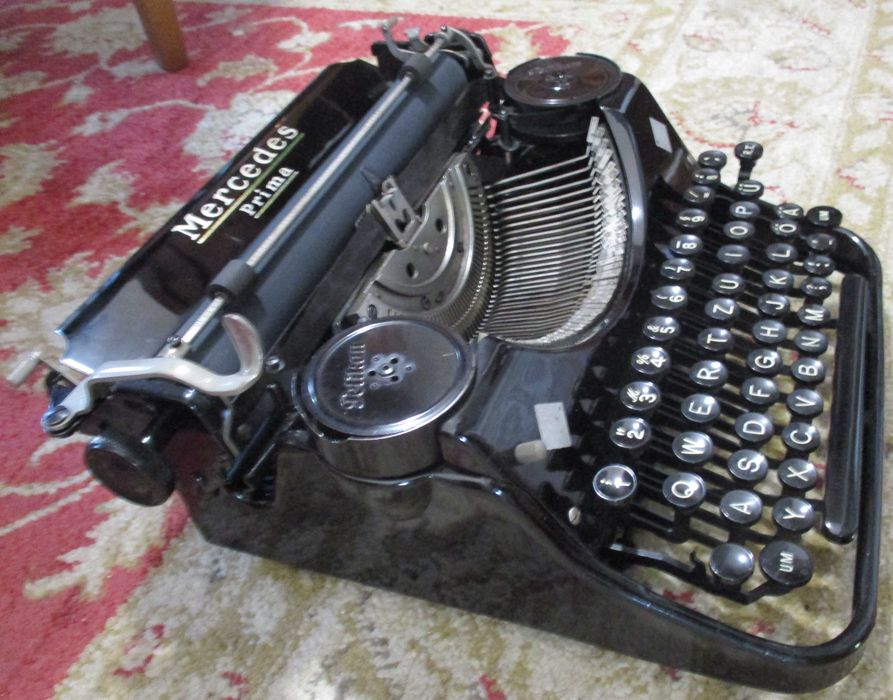 Maquina de escrever antiga Mercedes