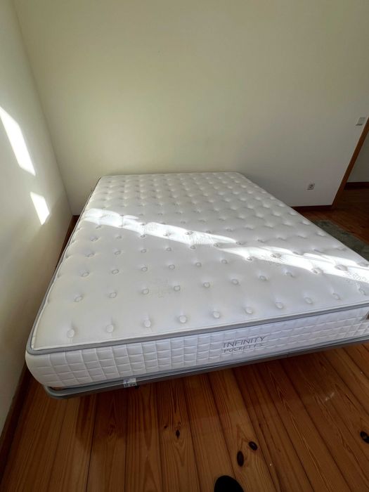 Colchão Queen Size Infinity Pocket em ótimo estado