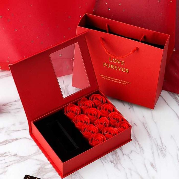 Walentynki Pudełko Kwiaty mydlane róże w pudełku 12 flower box z róż