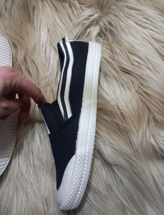 Нові кеди, мокасини